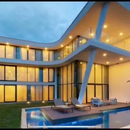别墅 Ultra Luxury Villa With Private Jacuzzy And Beach/Oms