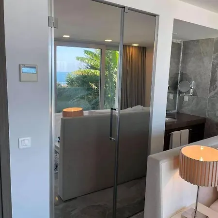 Ultra Luxury Villa With Private Jacuzzy And Beach/Oms 别墅