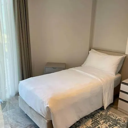 Ultra Luxury Villa With Private Jacuzzy And Beach/Oms 别墅