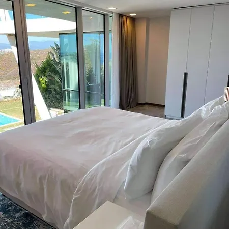 Ultra Luxury Villa With Private Jacuzzy And Beach/Oms 别墅 *